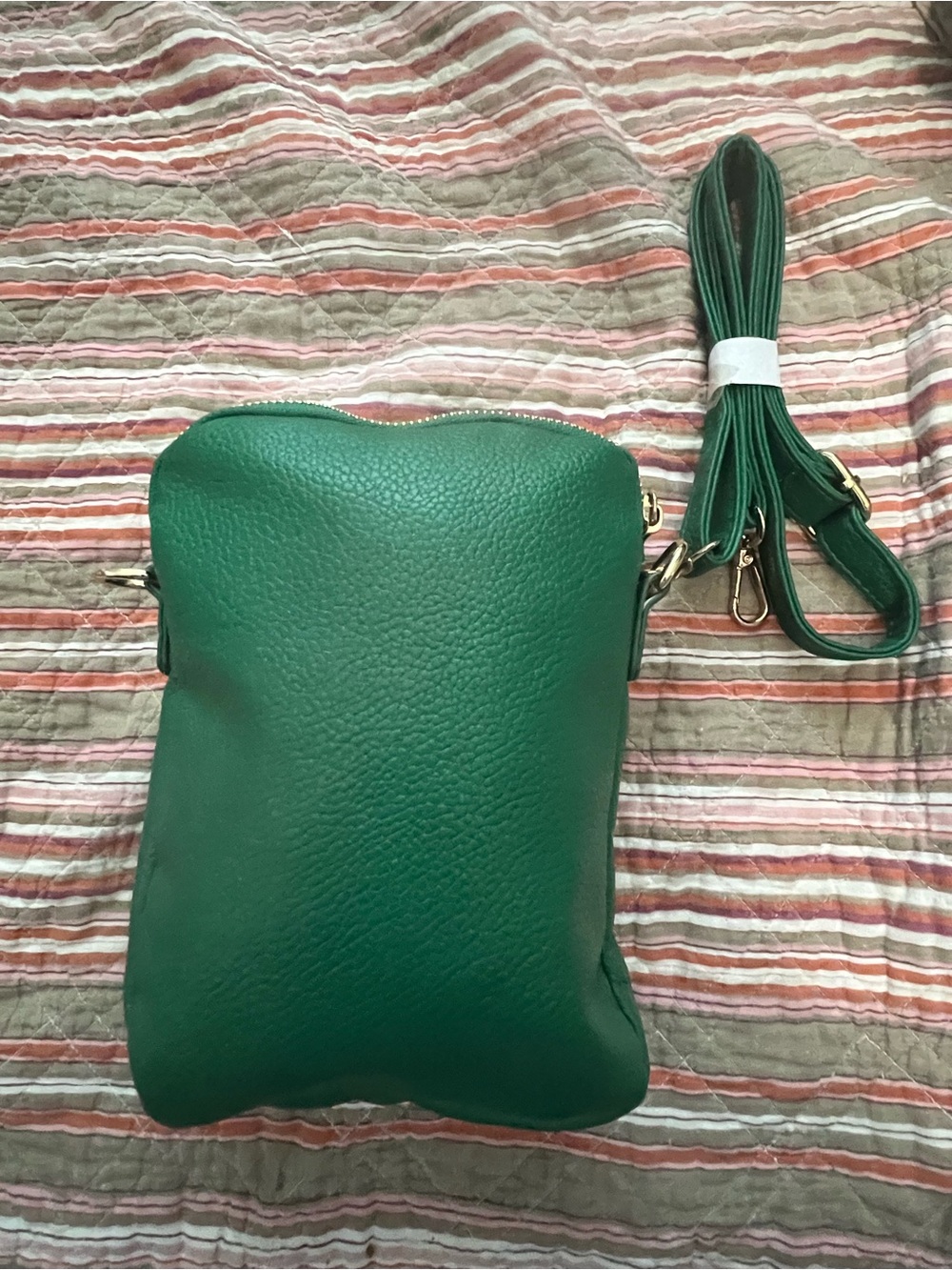 Green Crossbody Phone Bag - Compact Vegan Leather Shoulder Pouch - Picture 3 of 7